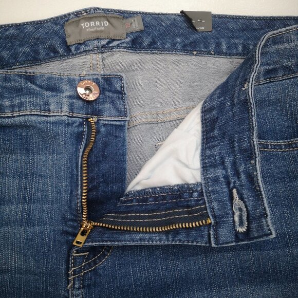 NWT Torrid Ladies Size 22 Medium Wash Distressed Rough Hem Blue Jean Shorts - Picture 9 of 14